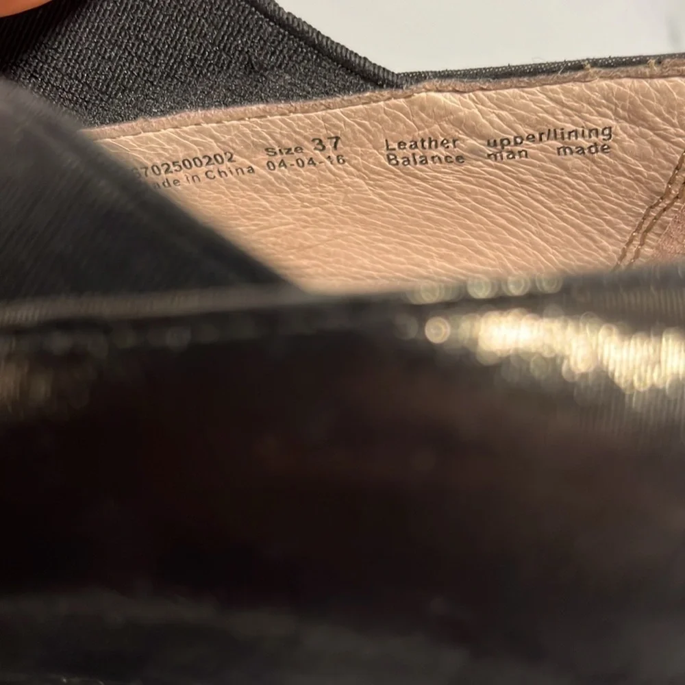 Dansko Ann Woman’s Flat Shoes Black Leather/Textile Trim size 37 US 6.5/7